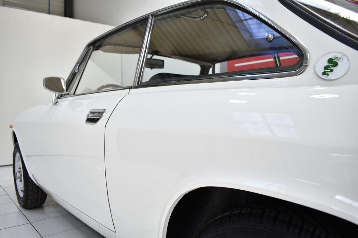 
                                                Voiture
                                                 ALFA ROMEO 2000 Coupé GT Veloce