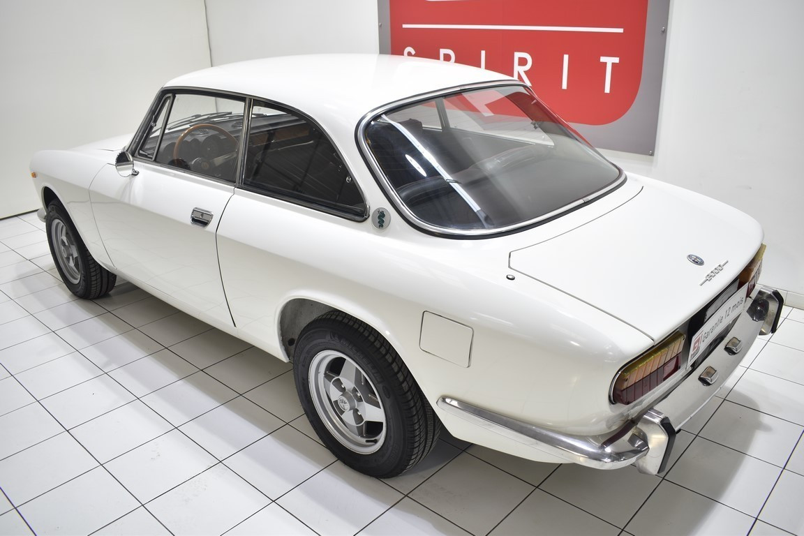 
                                                Voiture
                                                 ALFA ROMEO 2000 Coupé GT Veloce