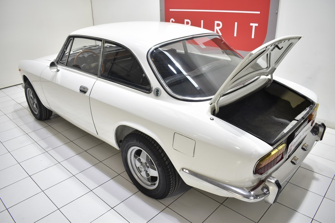 
                                                Voiture
                                                 ALFA ROMEO 2000 Coupé GT Veloce