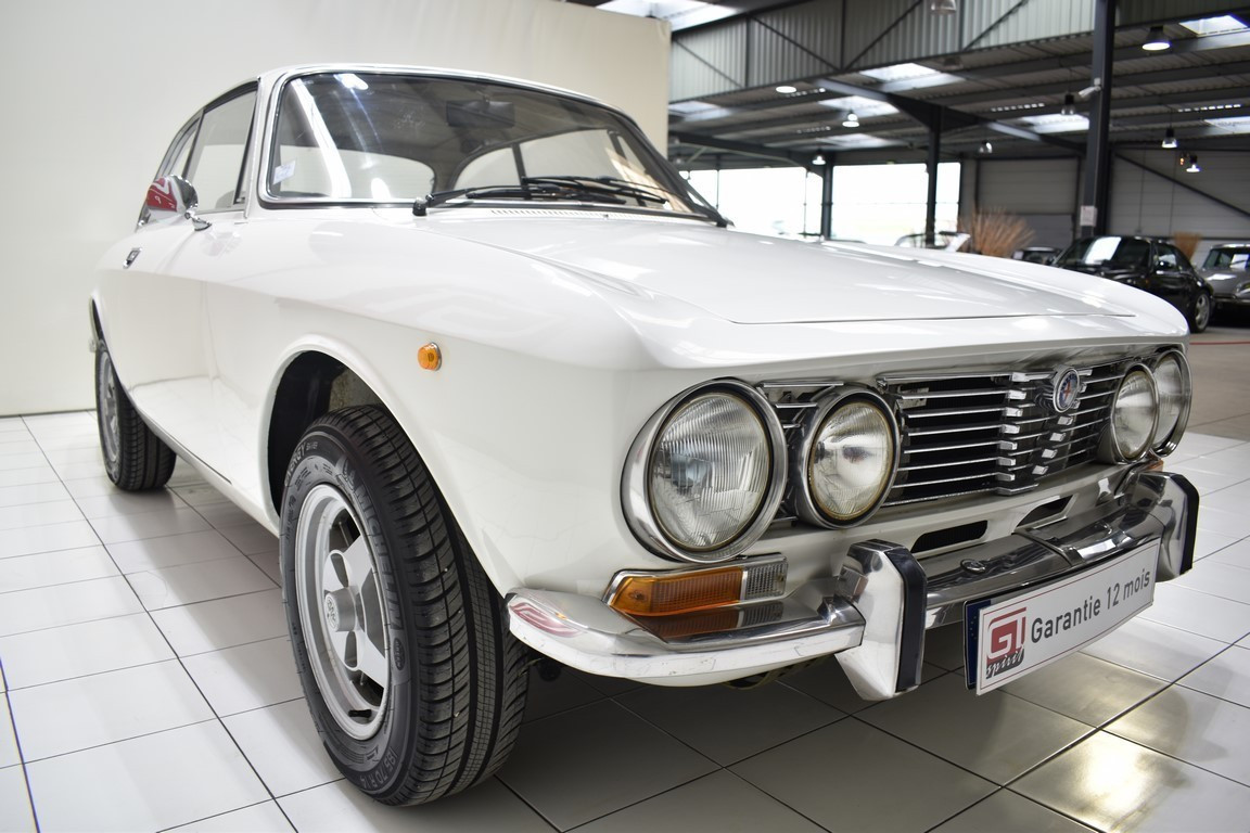 
                                                Voiture
                                                 ALFA ROMEO 2000 Coupé GT Veloce