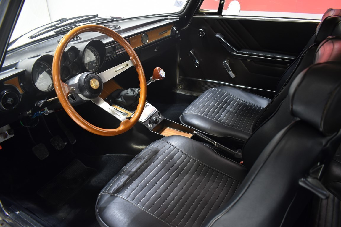
                                                Voiture
                                                 ALFA ROMEO 2000 Coupé GT Veloce