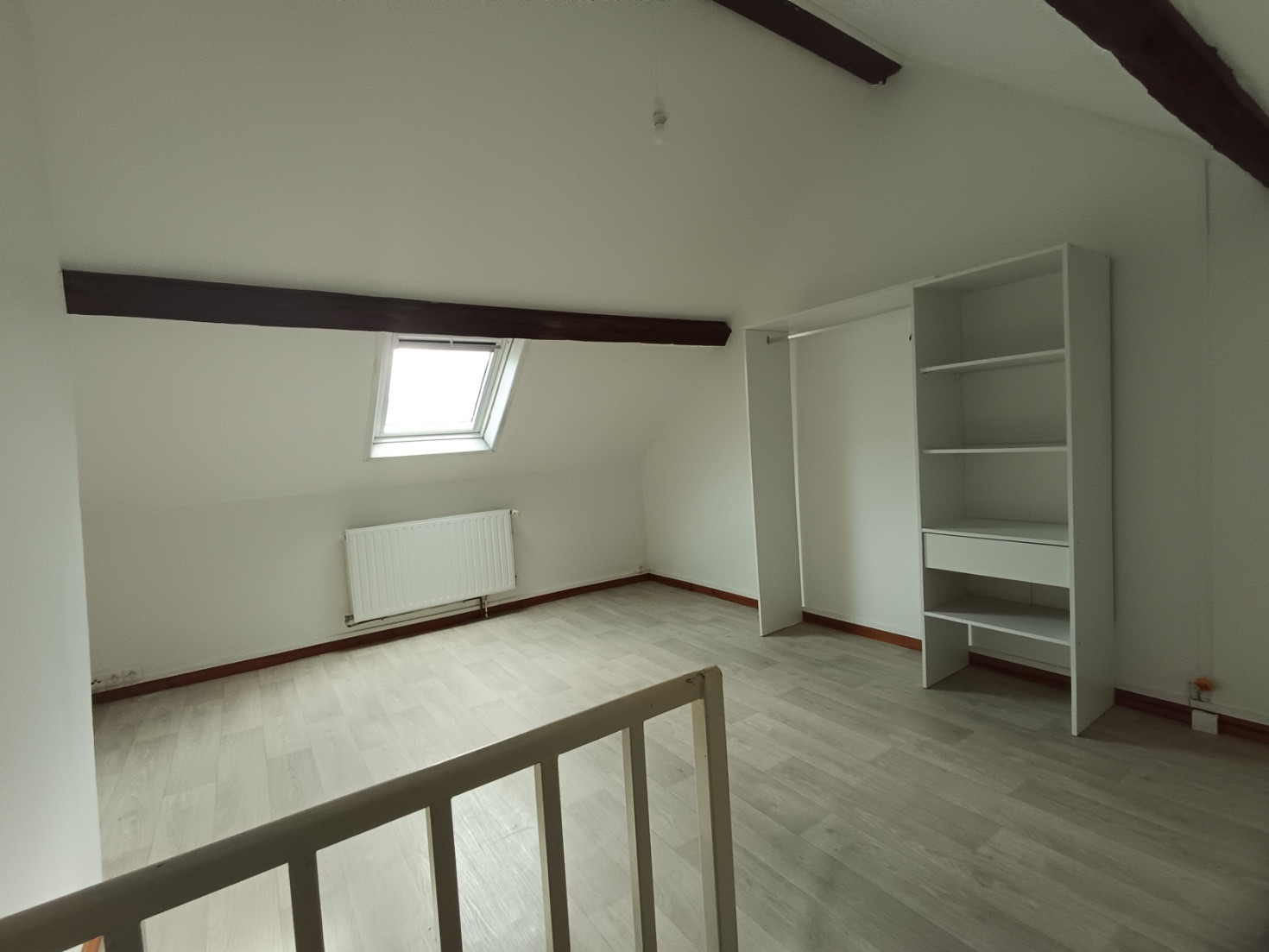 
                                                Location
                                                 Amiénoise 2 chambres, cour et cave