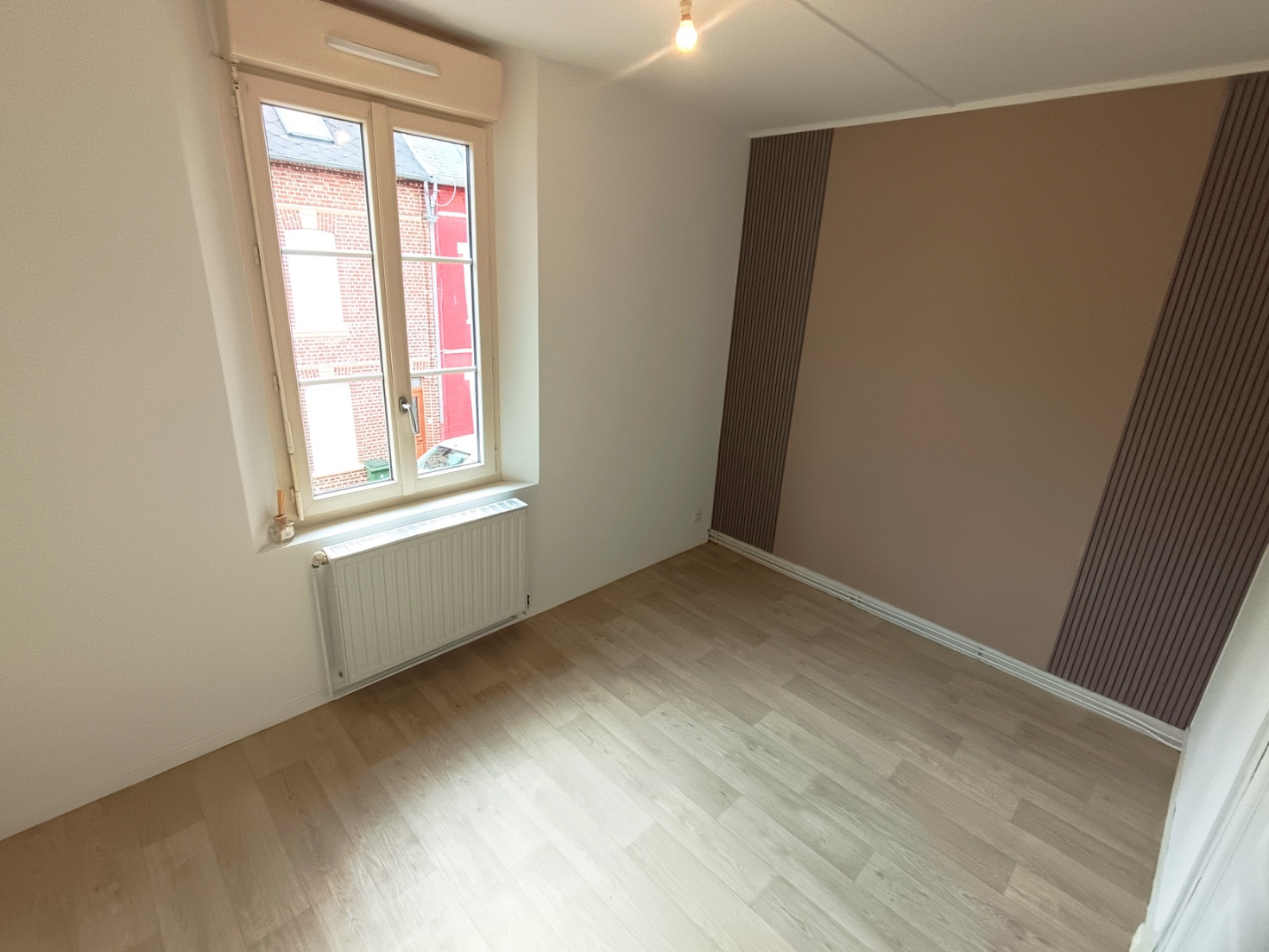 
                                                Location
                                                 Amiénoise 2 chambres, cour et cave