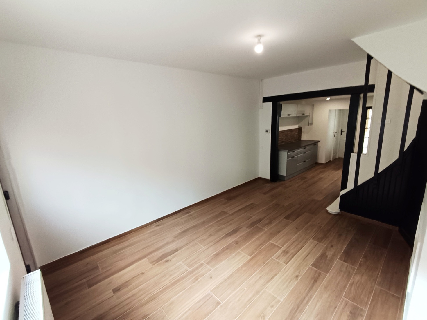 
                                                Location
                                                 Amiénoise 2 chambres, cour et cave