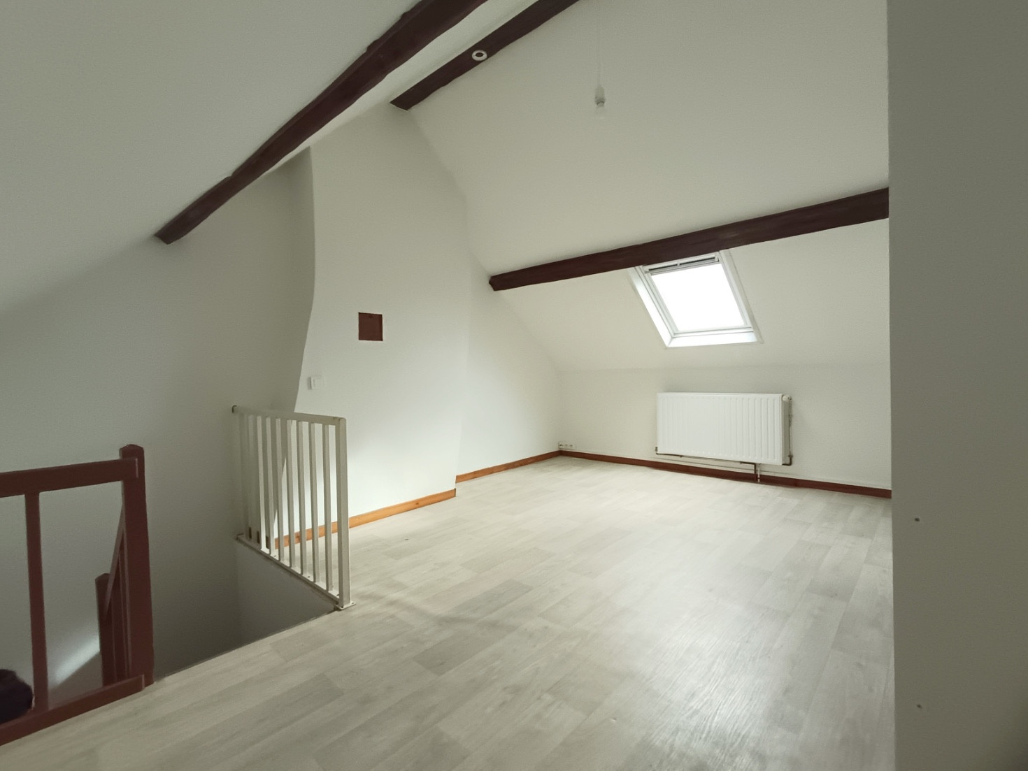 
                                                Location
                                                 Amiénoise 2 chambres, cour et cave