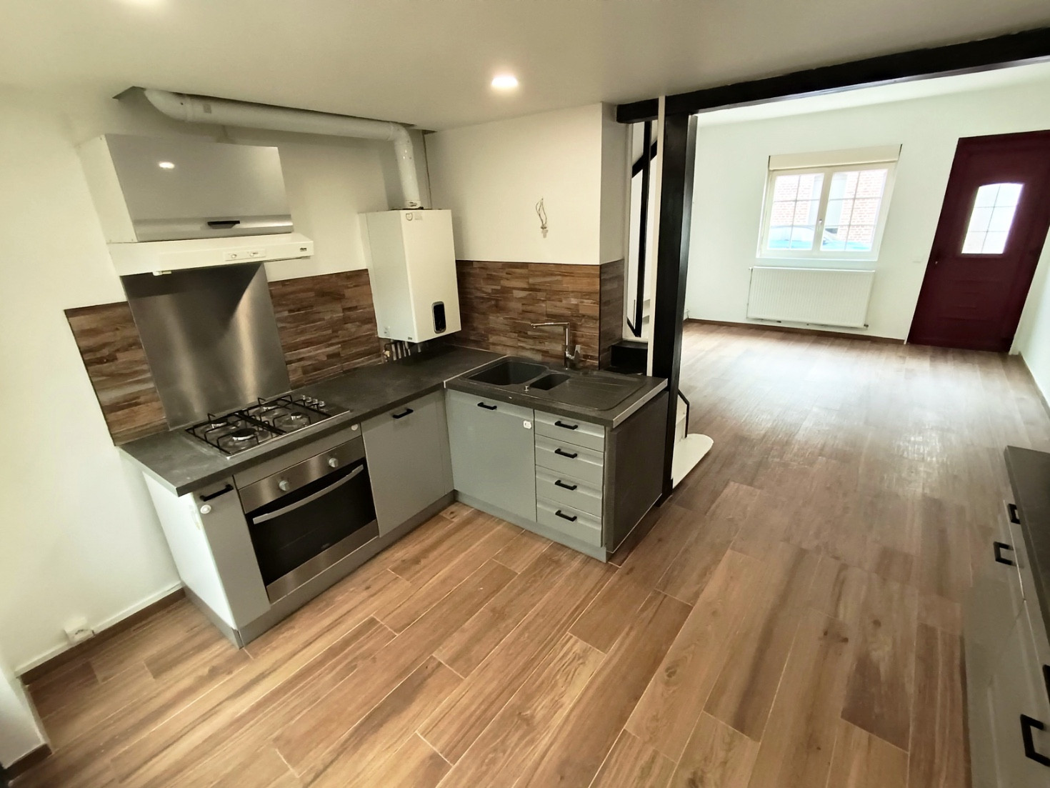 
                                                Location
                                                 Amiénoise 2 chambres, cour et cave