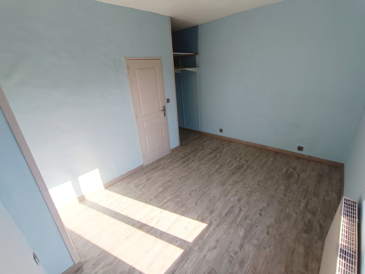 
                                                Vente
                                                 Amiénoise 2 chambres jardin St Maurice