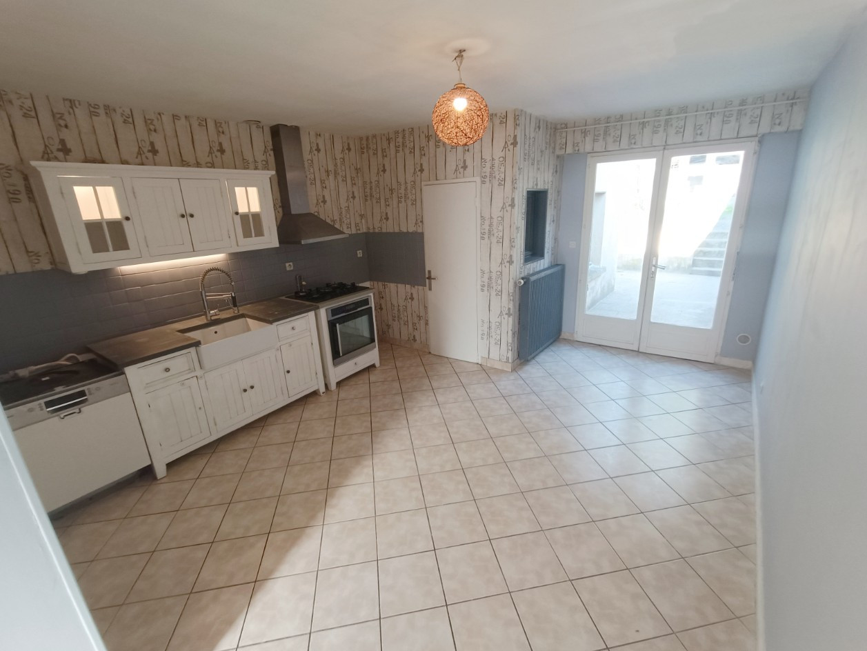 
                                                Vente
                                                 Amiénoise 2 chambres jardin St Maurice