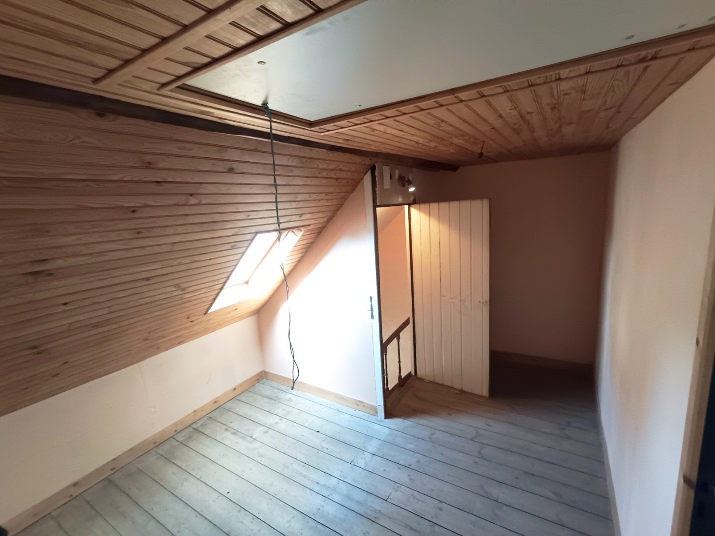
                                                Vente
                                                 Amiénoise 4 chambres cour, grenier, cave Amiens