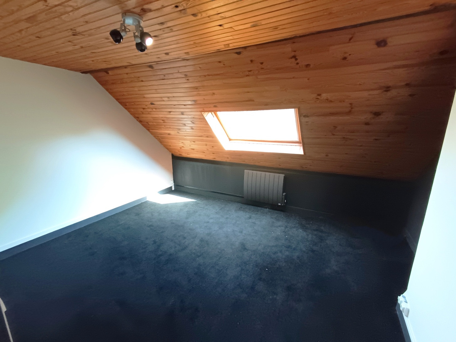 
                                                Vente
                                                 Amiénoise 4 chambres cour, grenier, cave Amiens