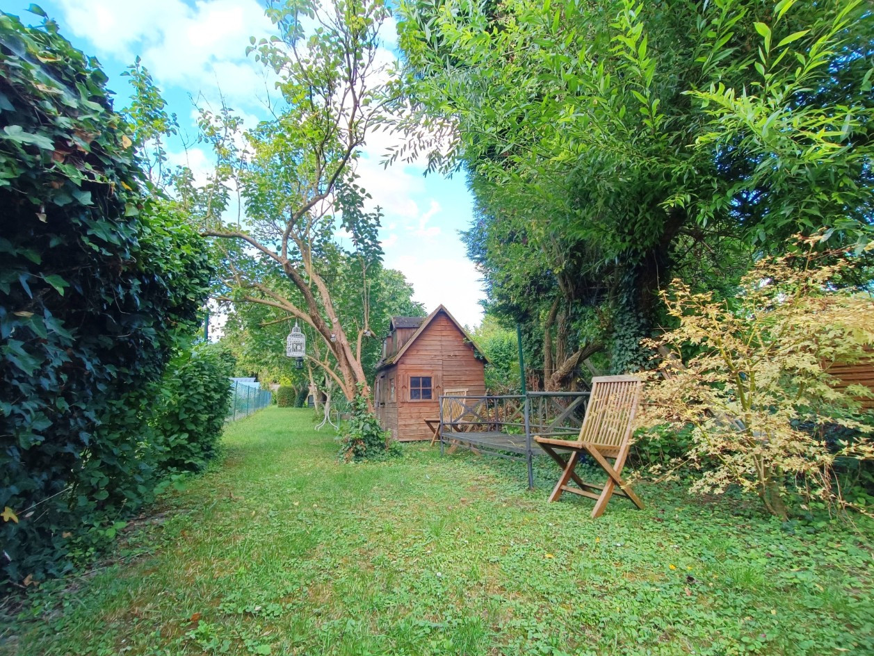 
                                                Vente
                                                 Amiénoise rénovée, 2 chambres et jardin