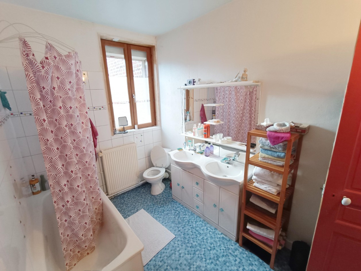 
                                                Vente
                                                 Amiénoise rénovée, 2 chambres et jardin