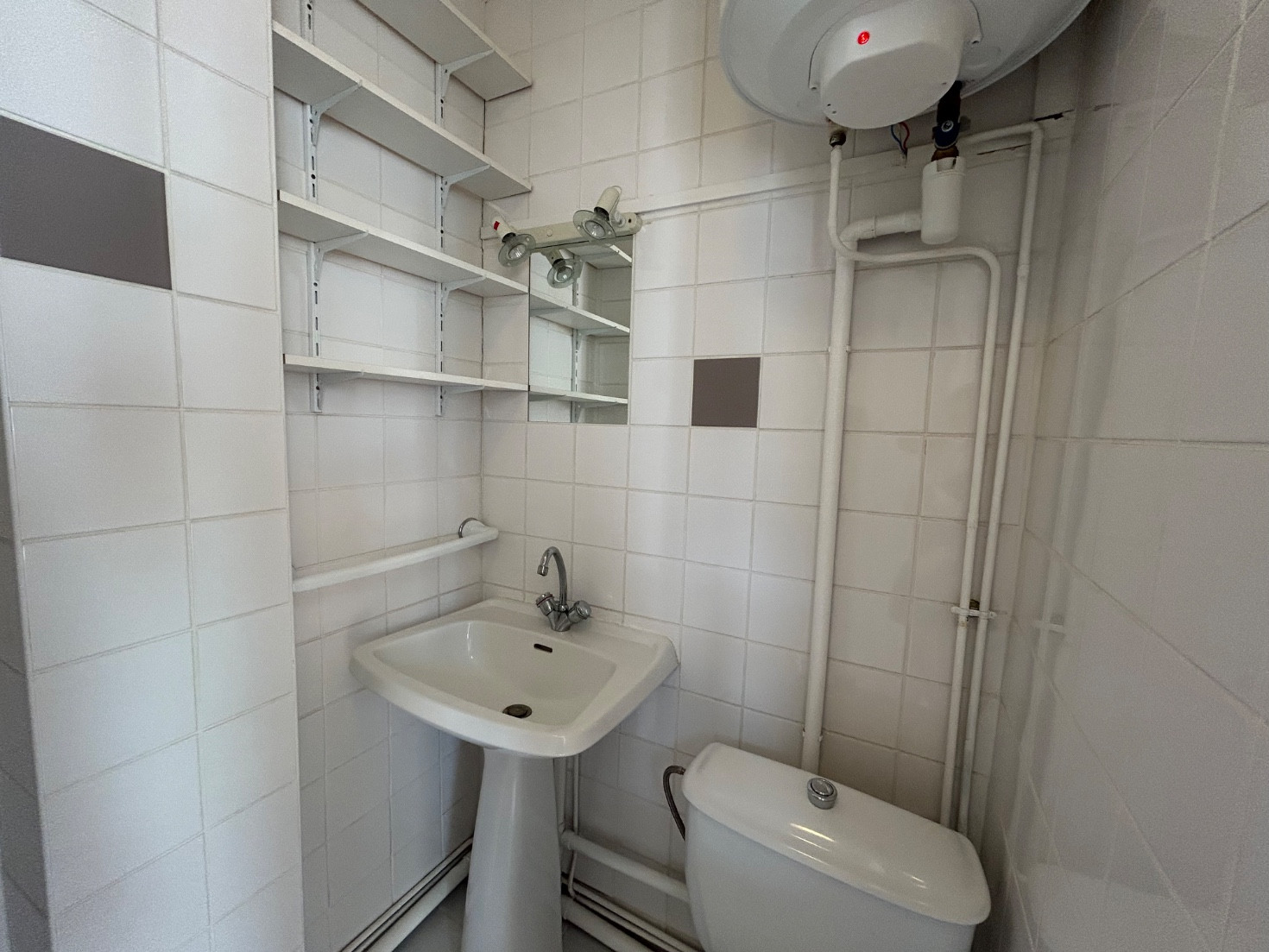 
                                                Location
                                                 Amiens Hypercentre Studio lumineux 26m2