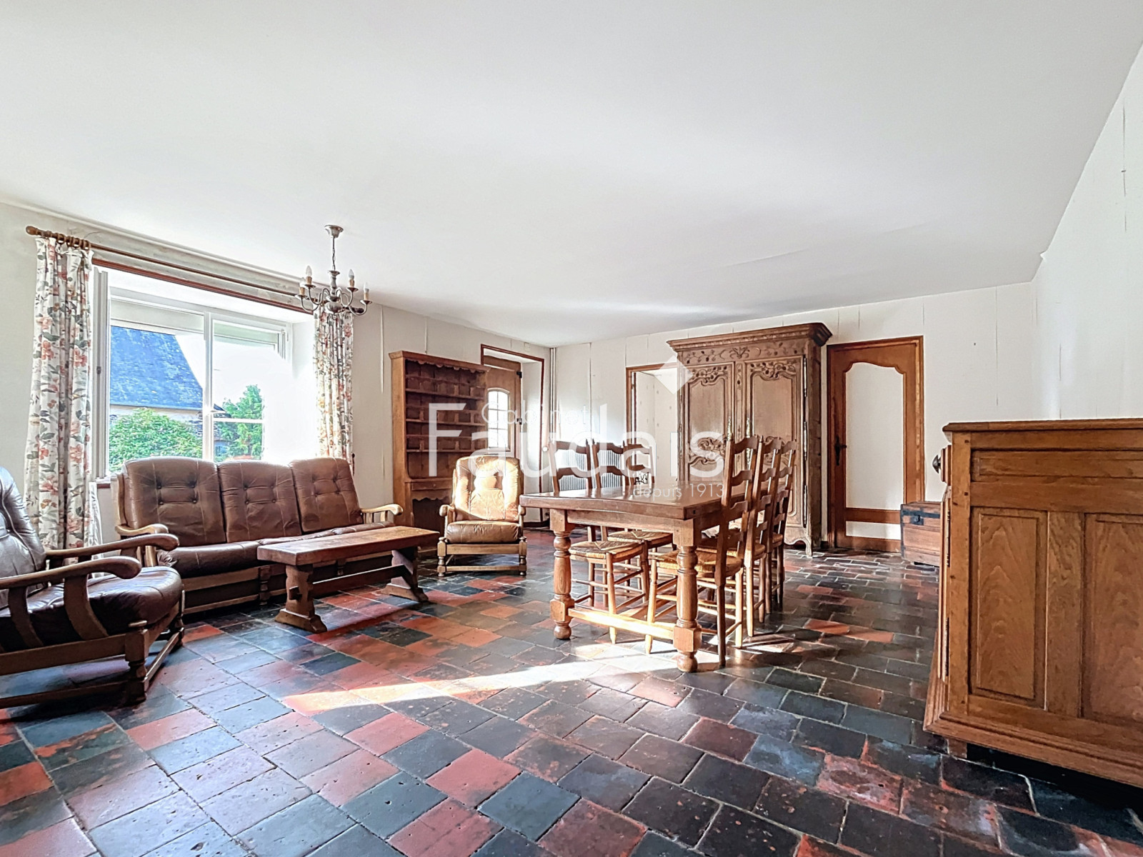 
                                                Vente
                                                 ANCIEN CORPS DE FERME AVEC DEPENDANCES A 10MN  SAINT-LO