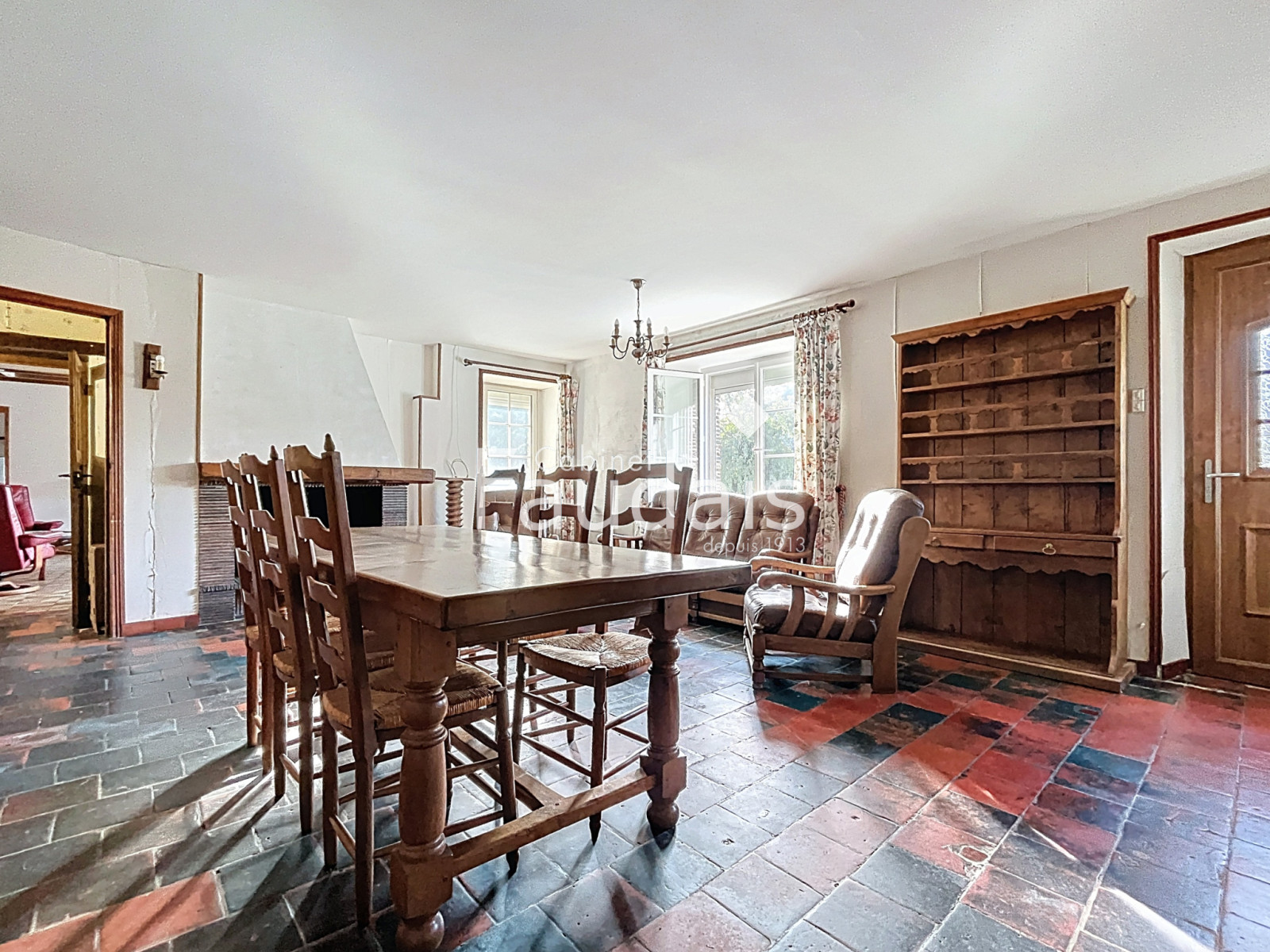 
                                                Vente
                                                 ANCIEN CORPS DE FERME AVEC DEPENDANCES A 10MN  SAINT-LO