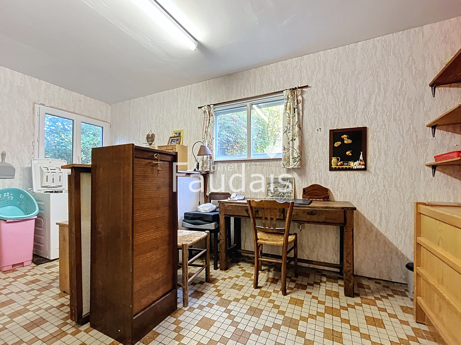 
                                                Vente
                                                 ANCIEN CORPS DE FERME AVEC DEPENDANCES A 10MN  SAINT-LO