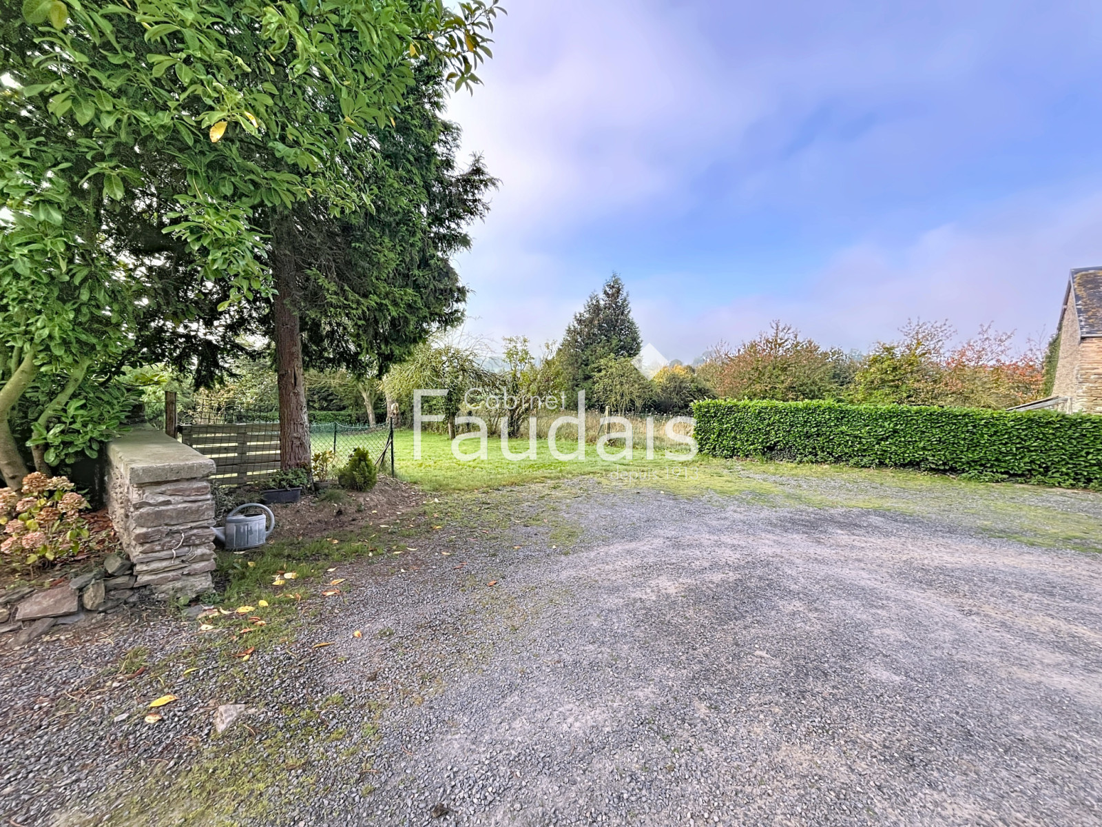 
                                                Vente
                                                 ANCIEN CORPS DE FERME AVEC DEPENDANCES A 10MN  SAINT-LO