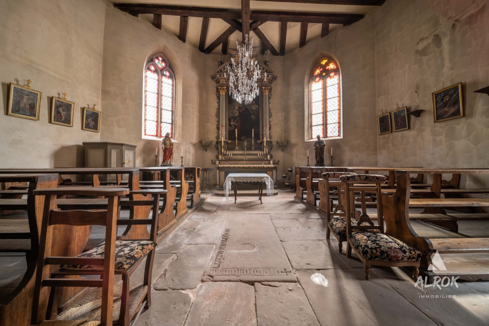 
                                                Vente
                                                 Ancienne abbaye 14ème et sa Chapelle classée