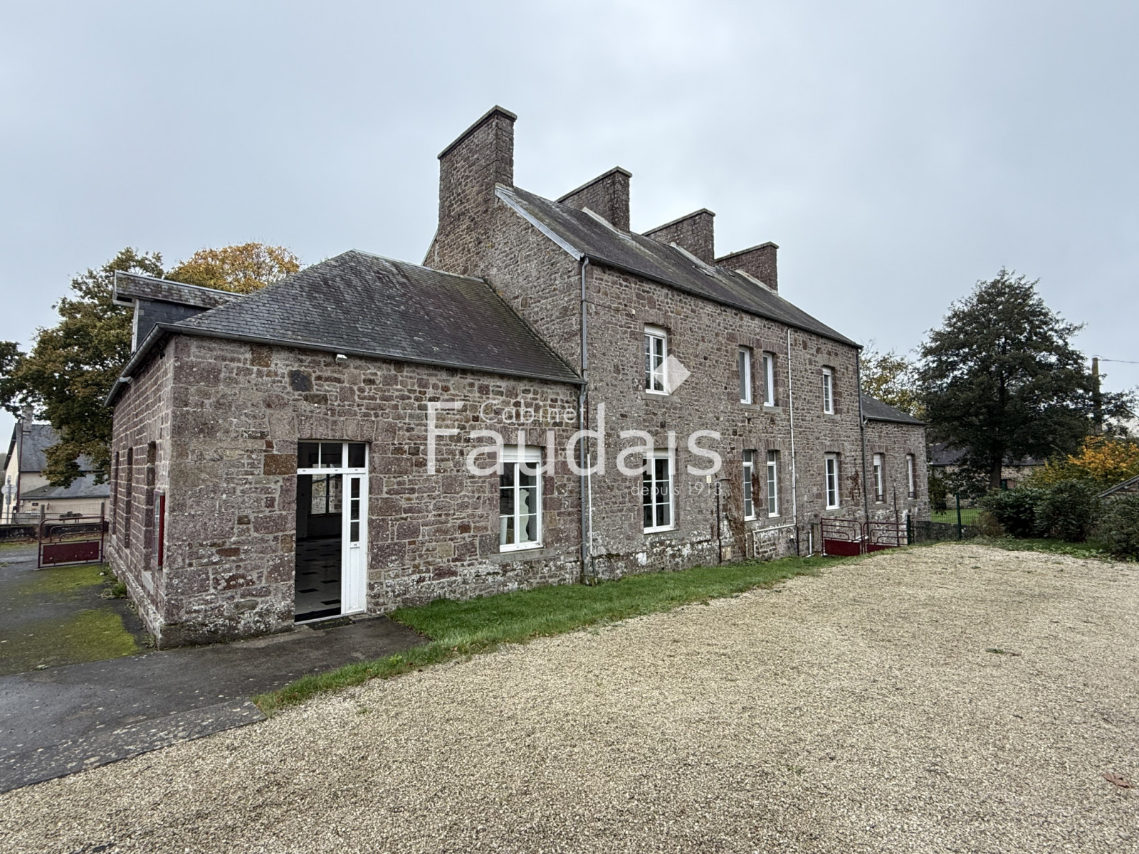 
                                                Vente
                                                 Ancienne école 15 minutes de ST LO