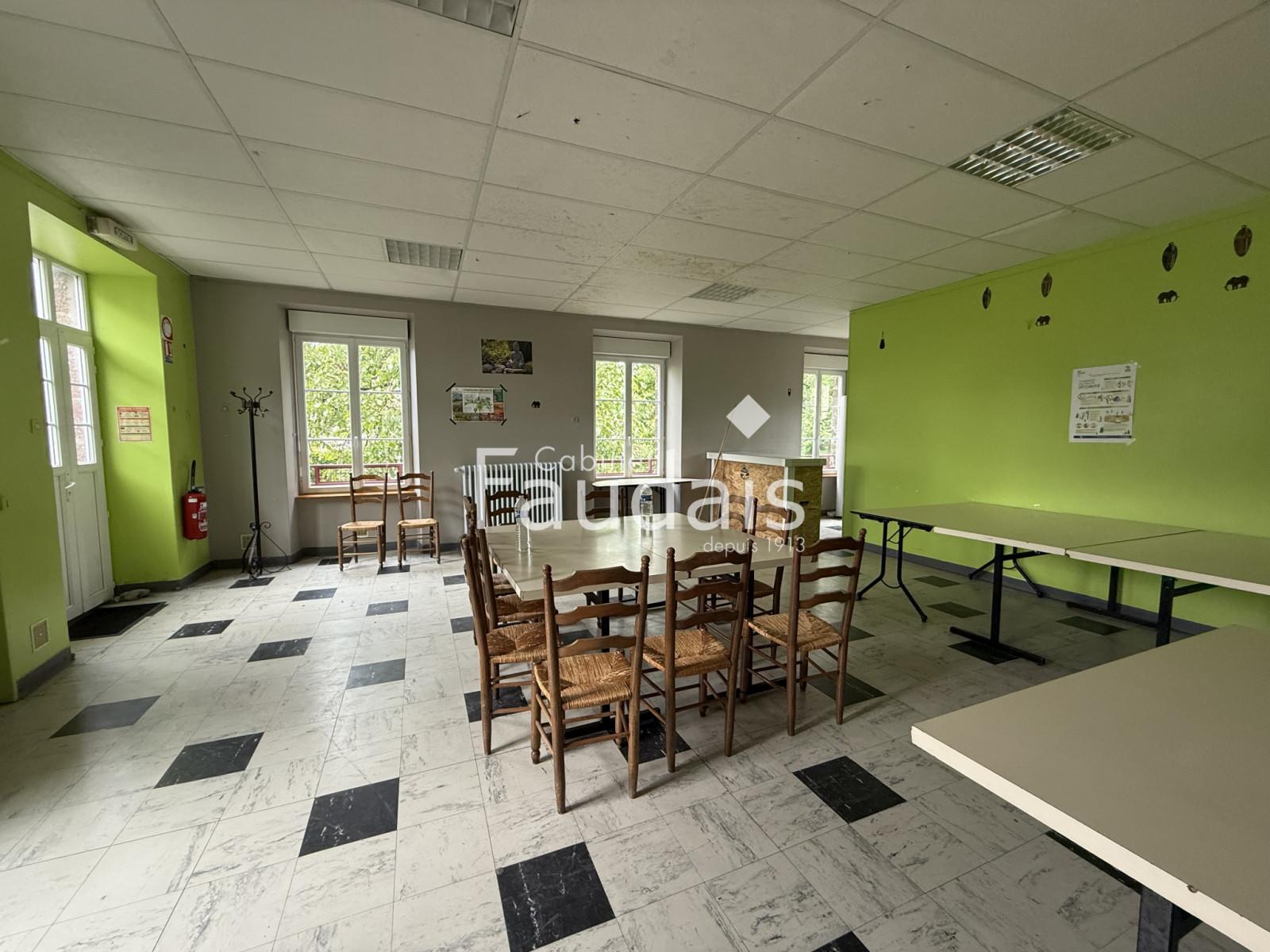 
                                                Vente
                                                 Ancienne école 15 minutes de ST LO
