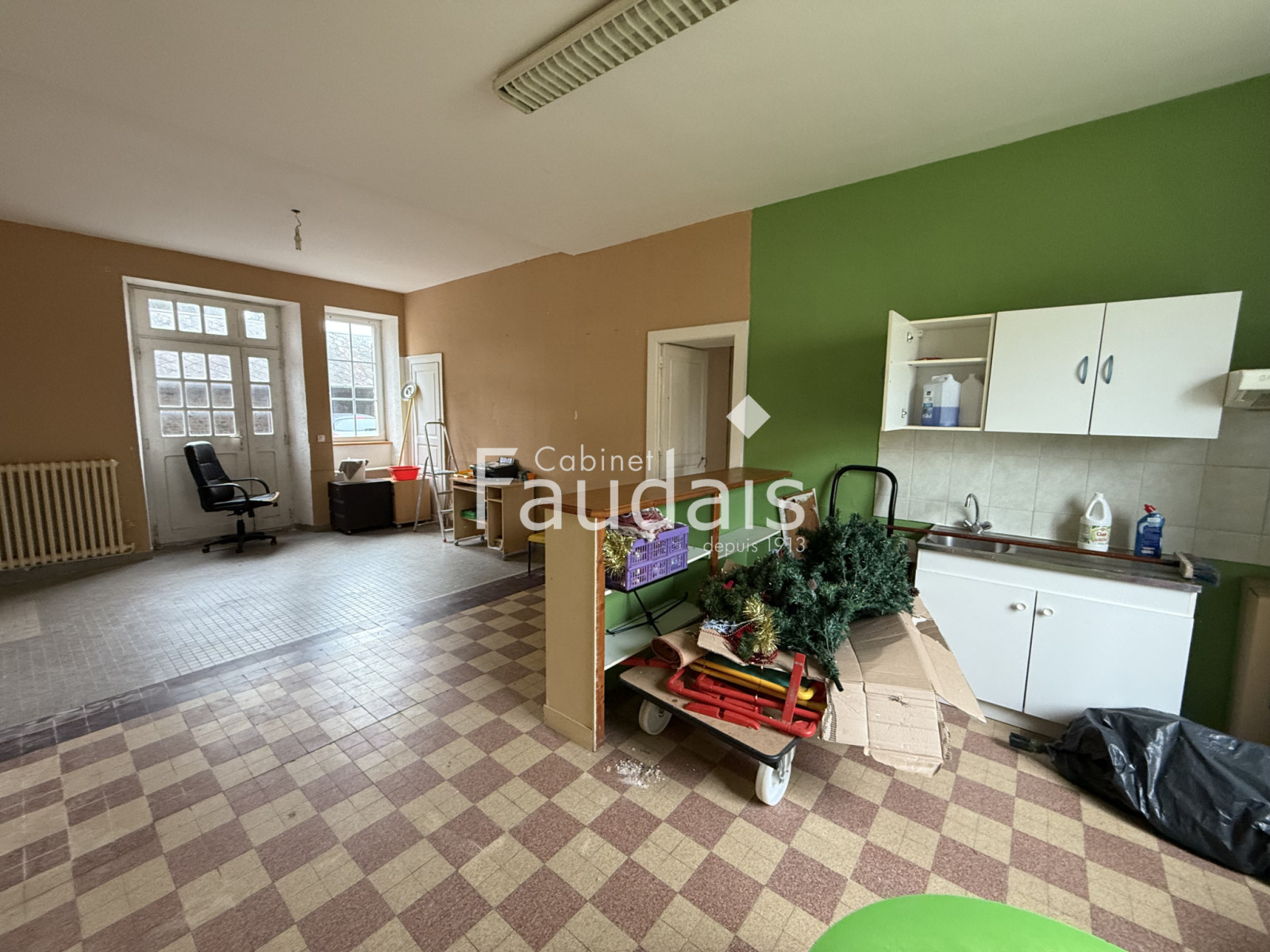 
                                                Vente
                                                 Ancienne école 15 minutes de ST LO