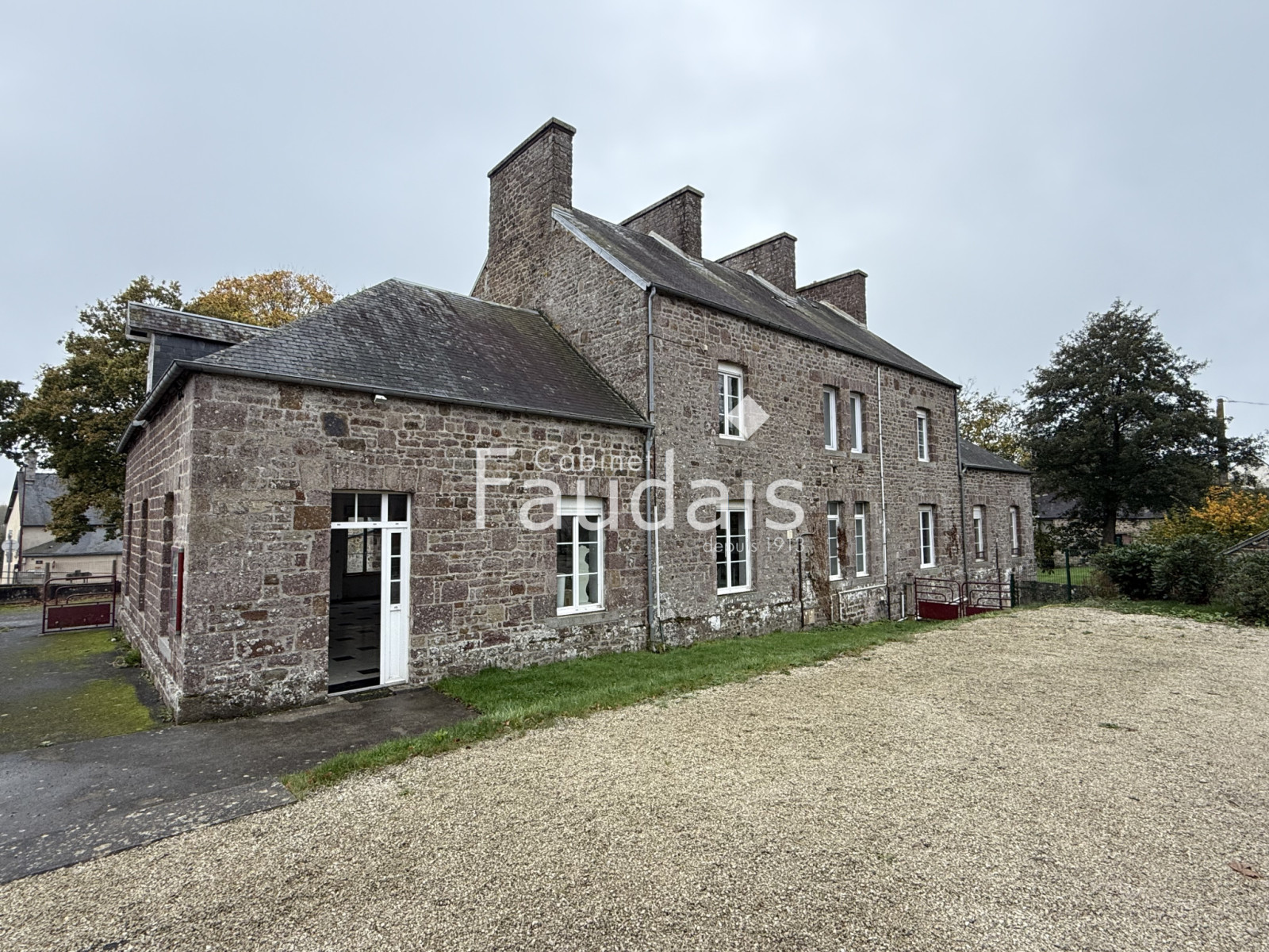 
                                                Vente
                                                 Ancienne école 15 minutes de ST LO