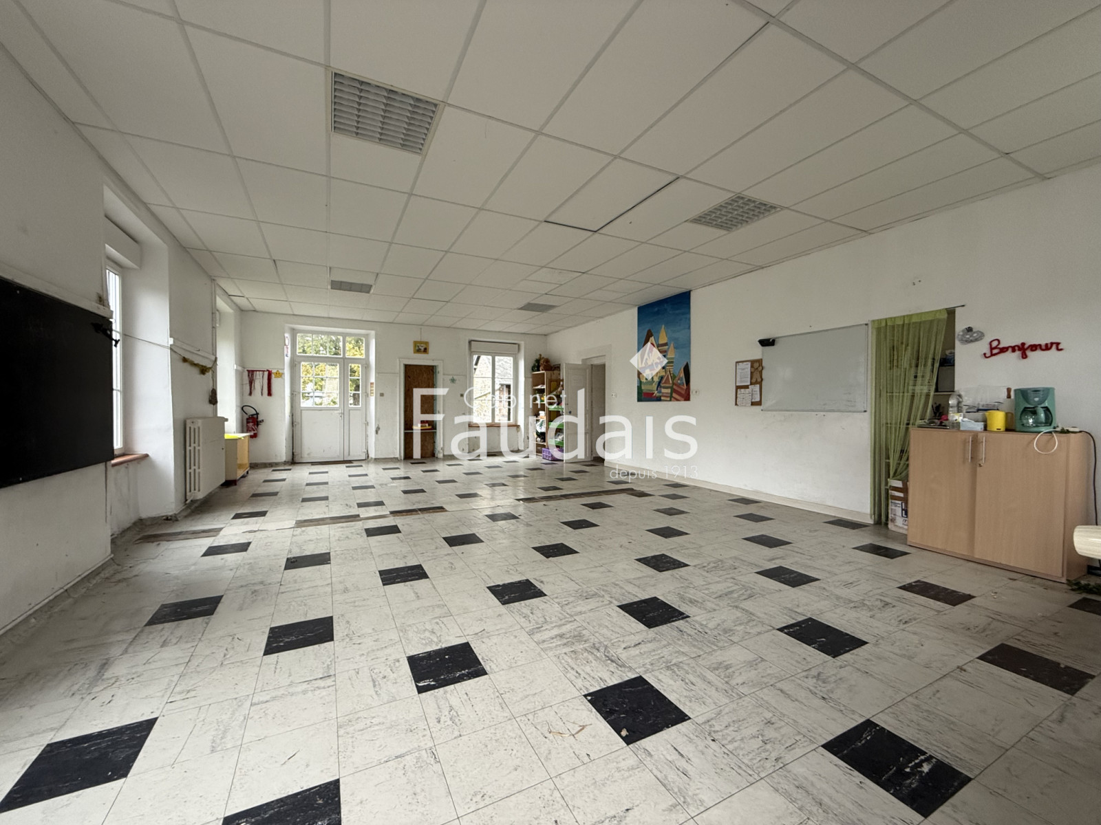 
                                                Vente
                                                 Ancienne école 15 minutes de ST LO