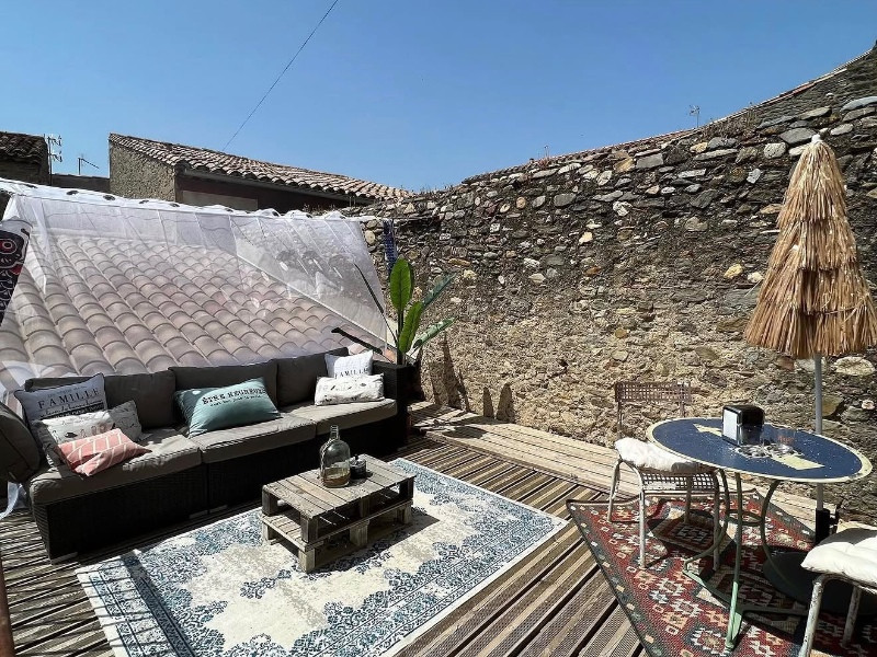 
                                                Vente
                                                 Ancienne écurie en pierre attenante au Château de Peyriac-Minervois – Un bien de caractère aux prestations exceptionnelles