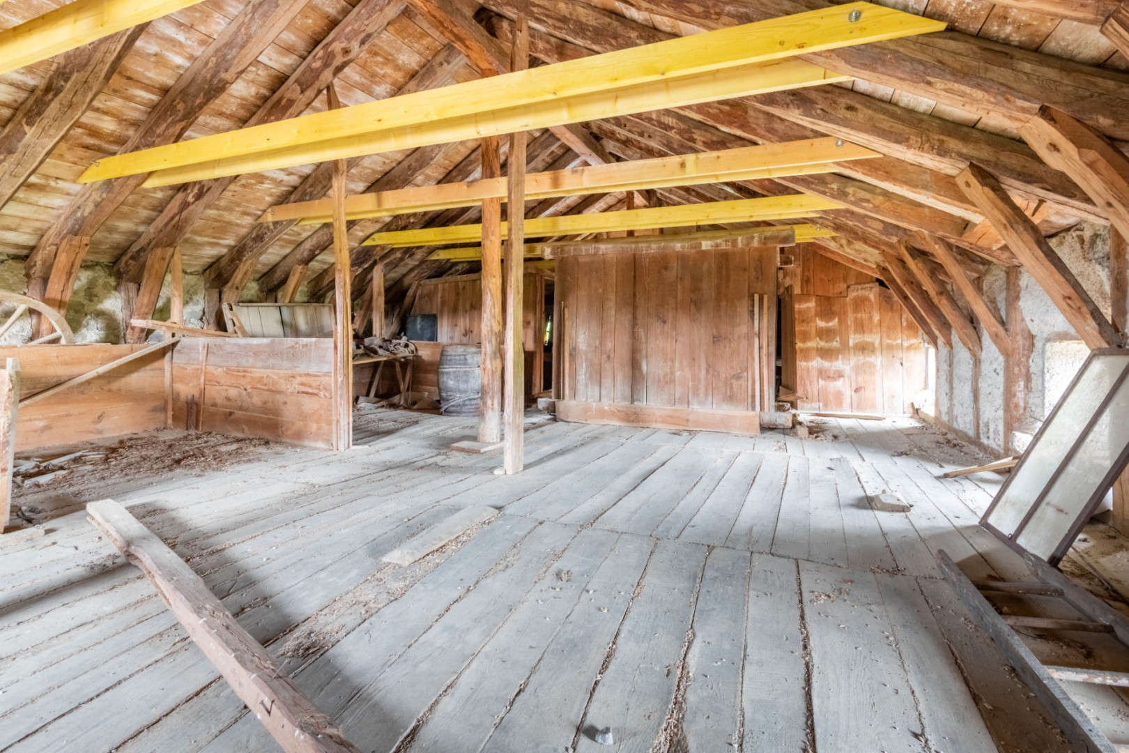 
                                                Vente
                                                 Ancienne ferme de 880 m² au Val d'Arcomie (15)