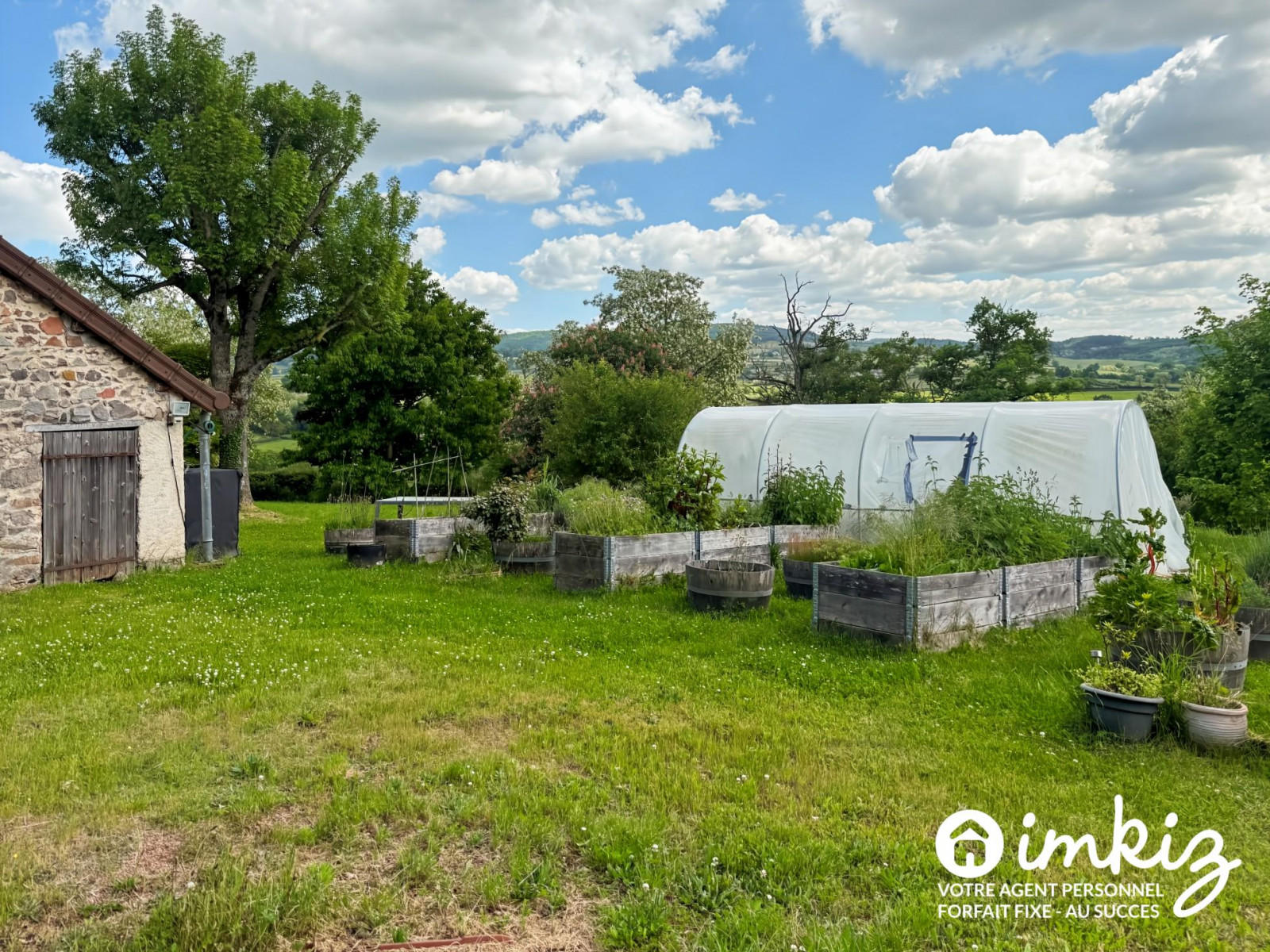 
                                                Vente
                                                 Ancienne maison de ferme de 240 m2 (8 pièces)