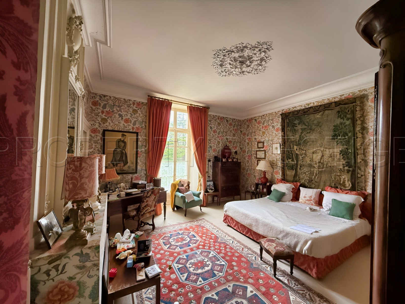 
                                                Vente
                                                 ANCIENNE SEIGNEURIE DU XVIIe CHARENTE-MARITIME 10 HA