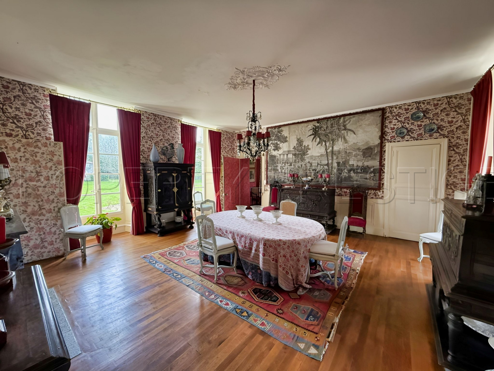 
                                                Vente
                                                 ANCIENNE SEIGNEURIE DU XVIIe CHARENTE-MARITIME 10 HA