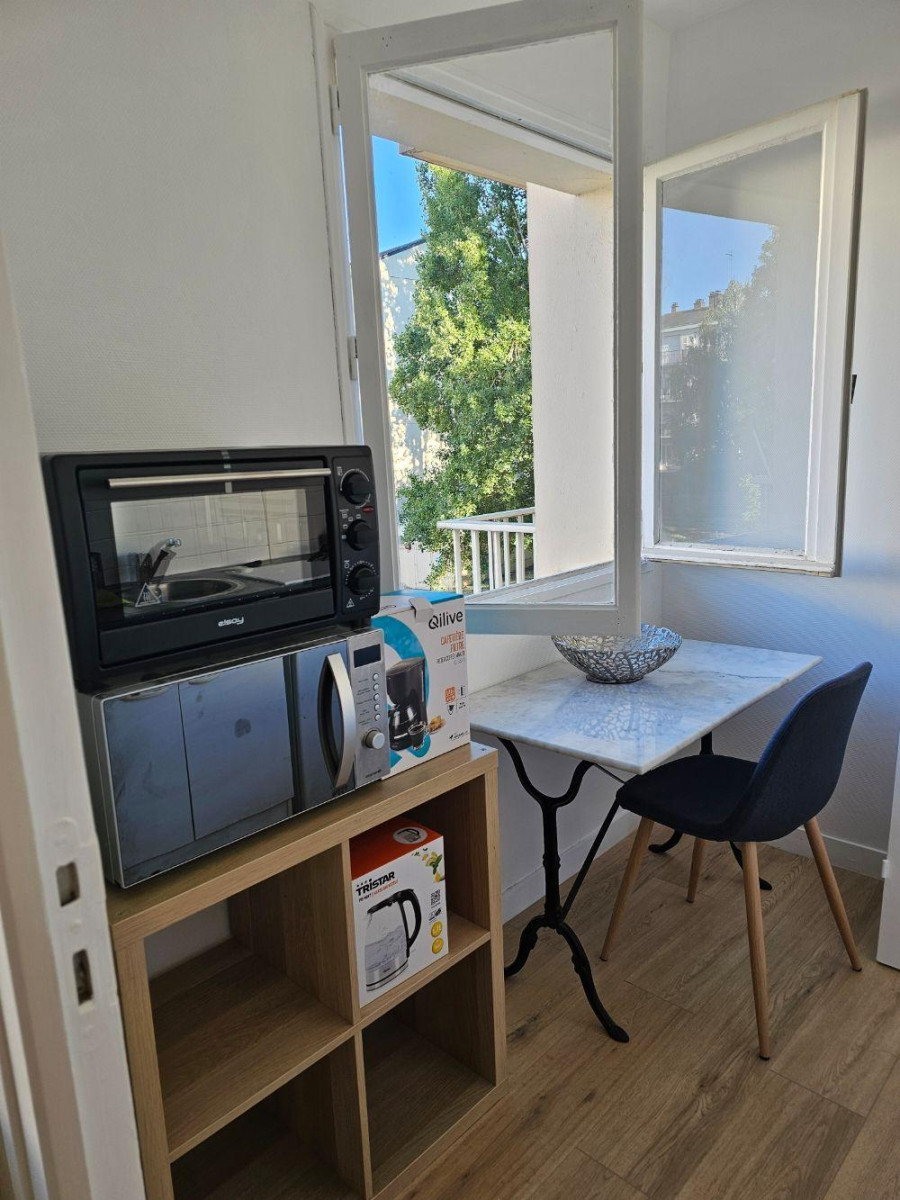 
                                                Location
                                                 Angers T1BIS (25 m2) meublé refait à neuf