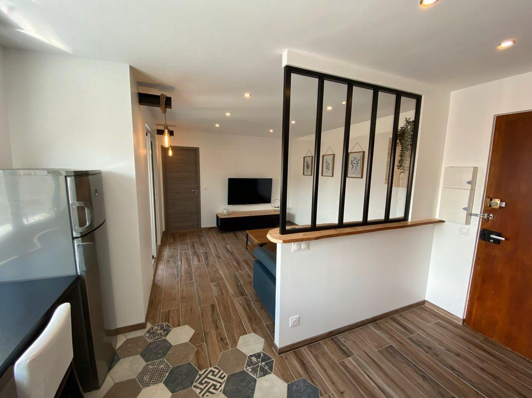 
                                                Location
                                                 Annemasse centre ville