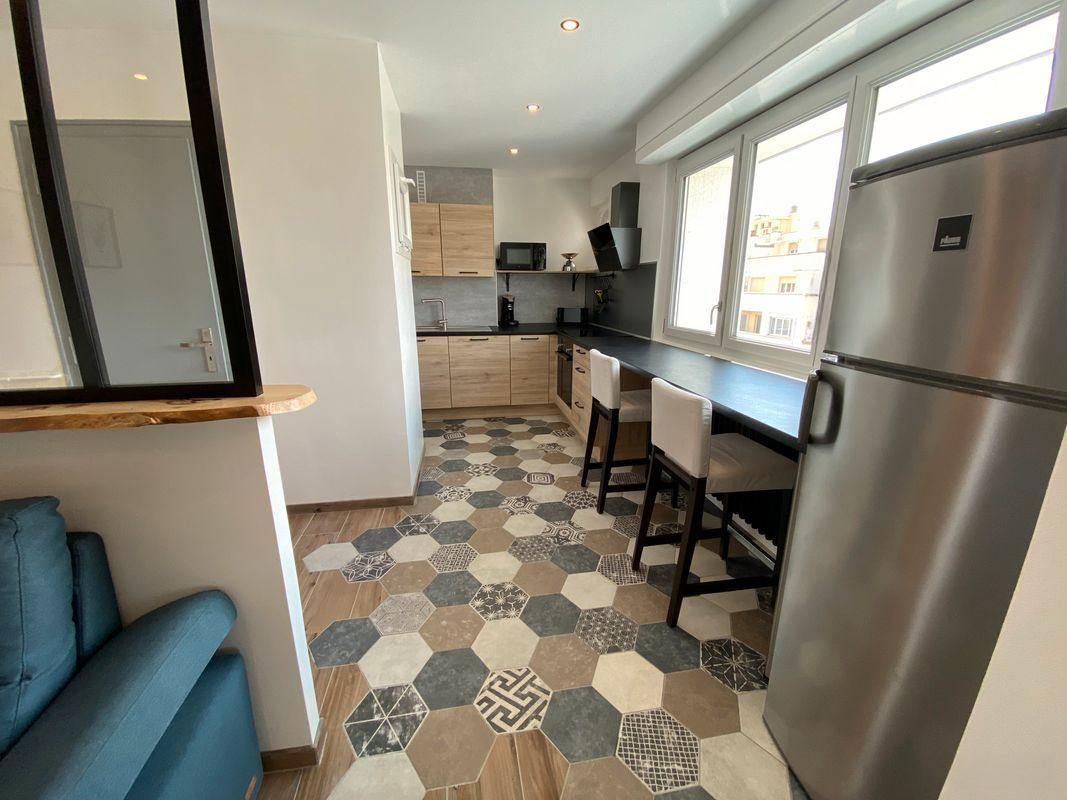 
                                                Location
                                                 Annemasse centre ville