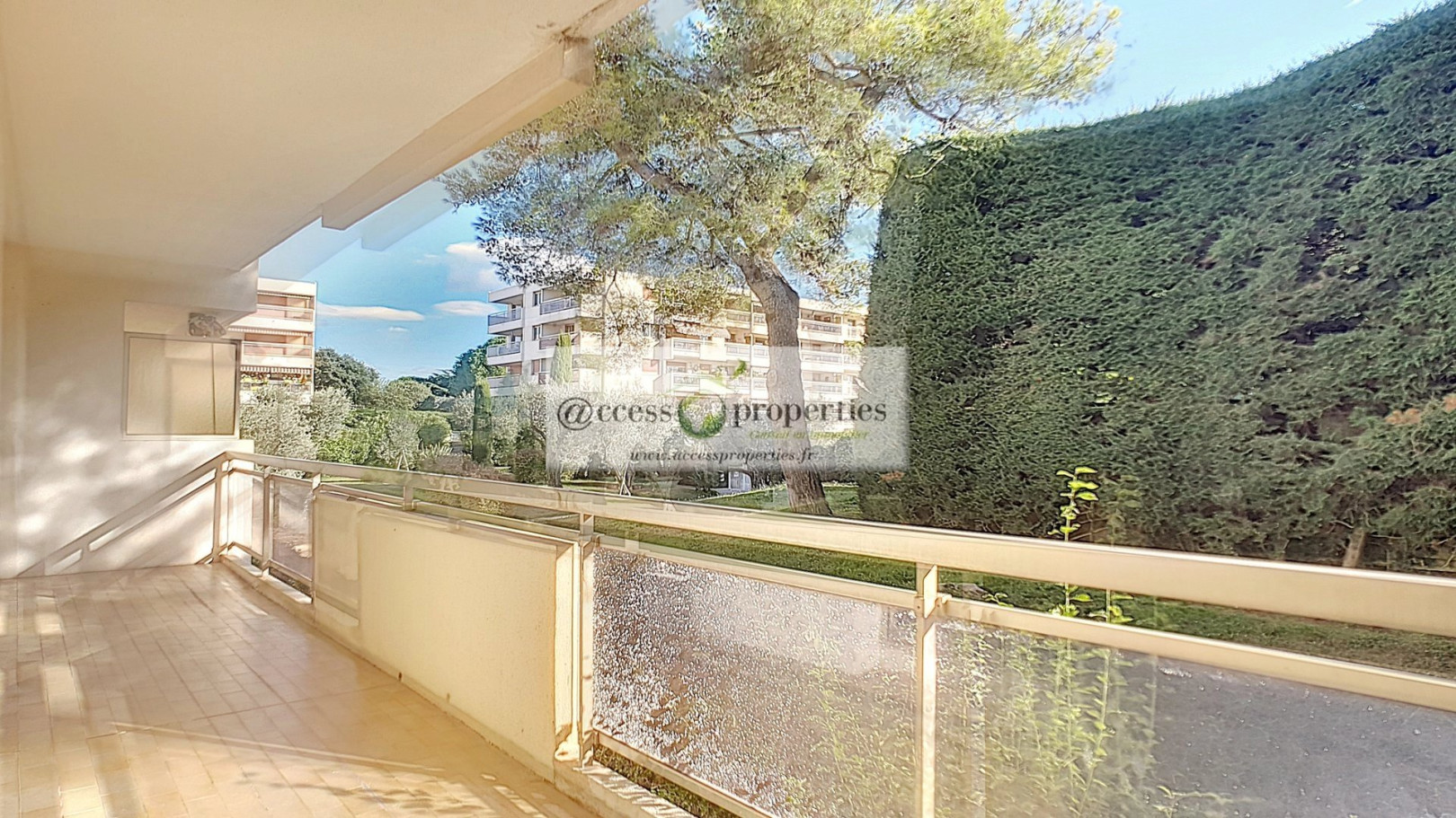 
                                                Location
                                                 ANTIBES 2 PIECES MEUBLE PARKING ET CAVE