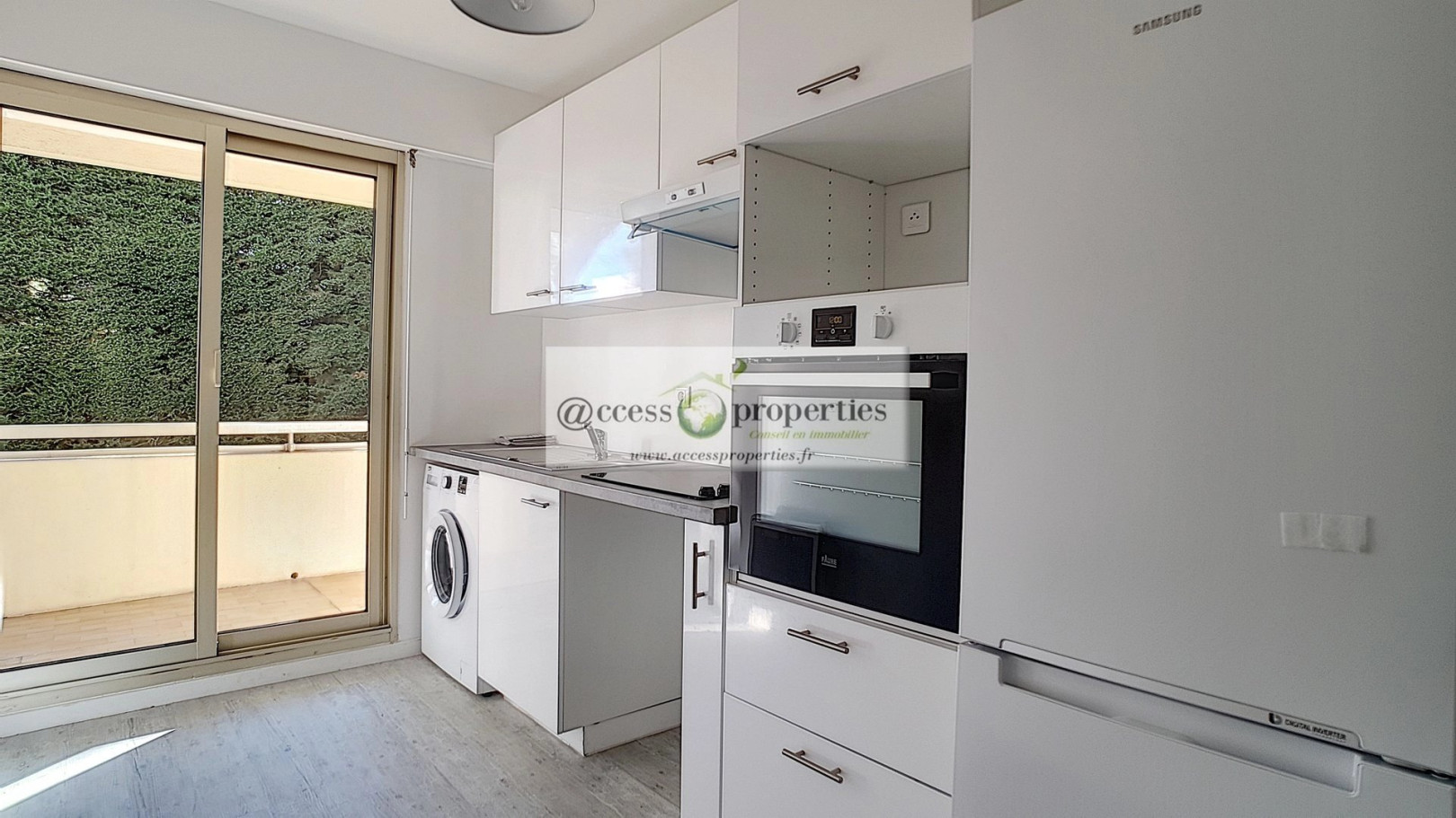 
                                                Location
                                                 ANTIBES 2 PIECES MEUBLE PARKING ET CAVE