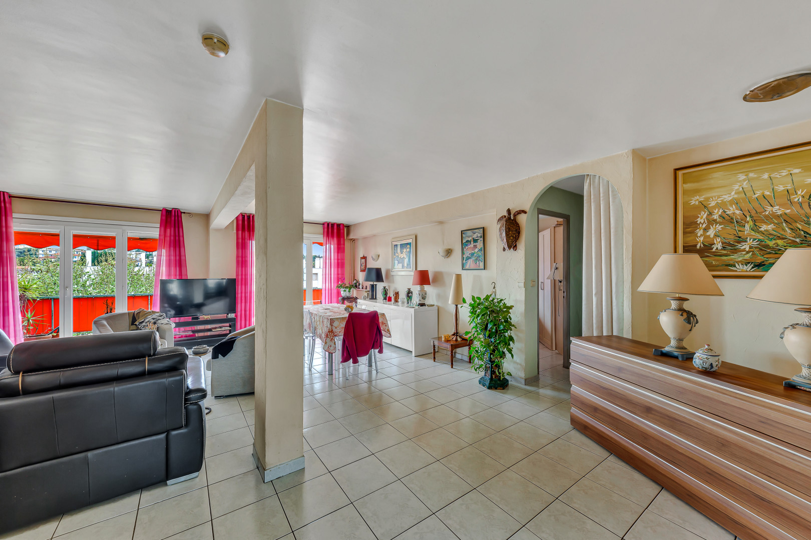 
                                                Vente
                                                 Antibes Centre – 4 pièces traversant avec terrasse et balcon