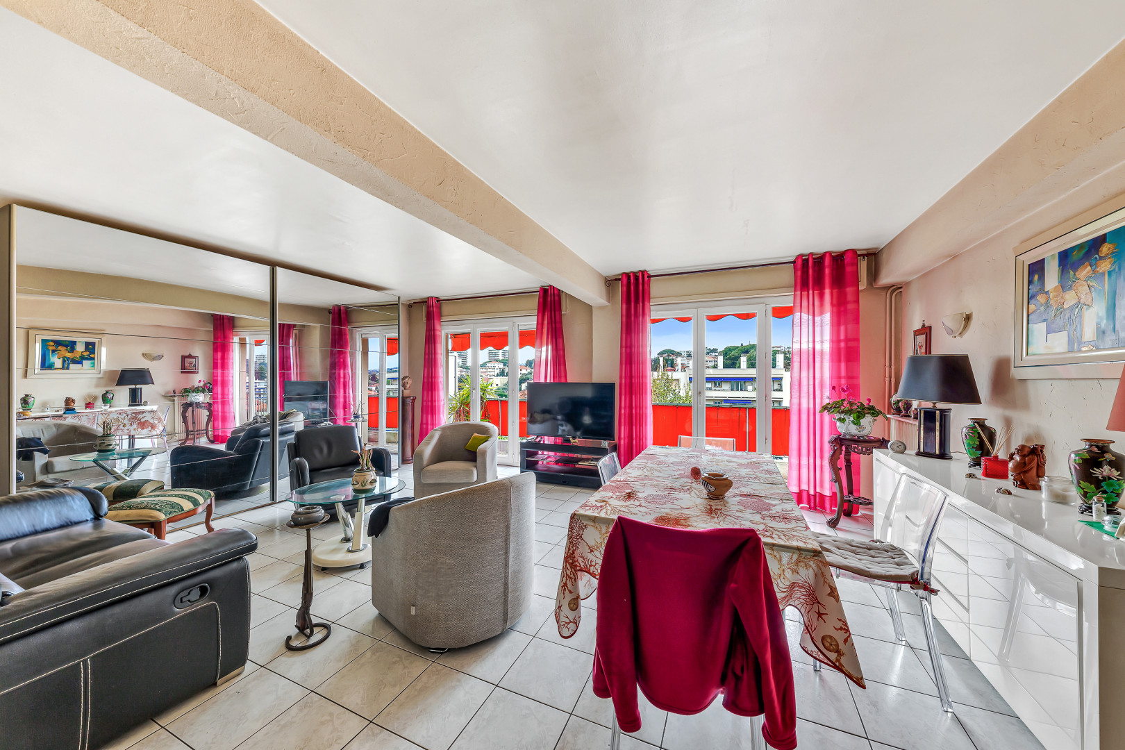 
                                                Vente
                                                 Antibes Centre – 4 pièces traversant avec terrasse et balcon