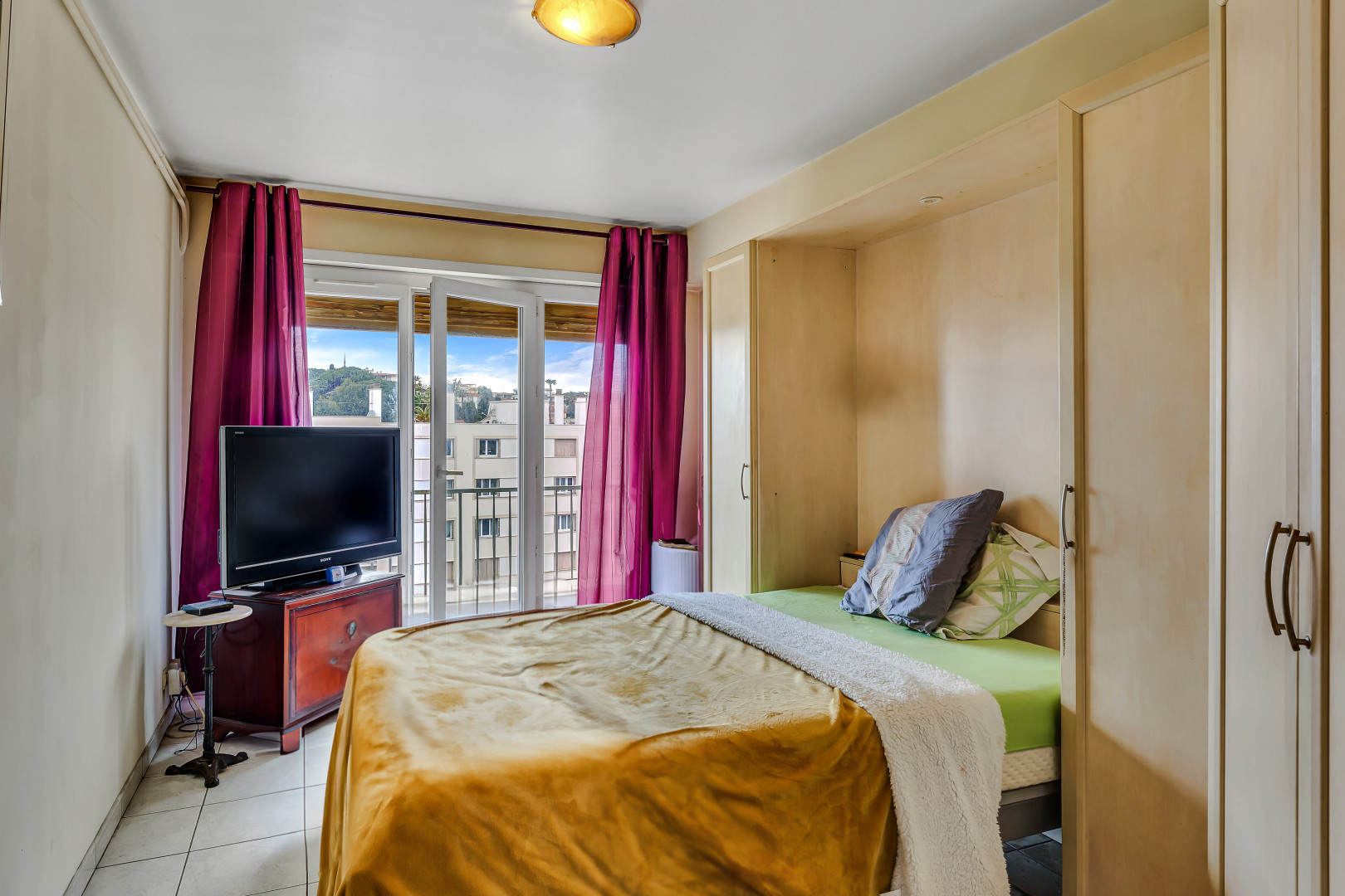 
                                                Vente
                                                 Antibes Centre – 4 pièces traversant avec terrasse et balcon