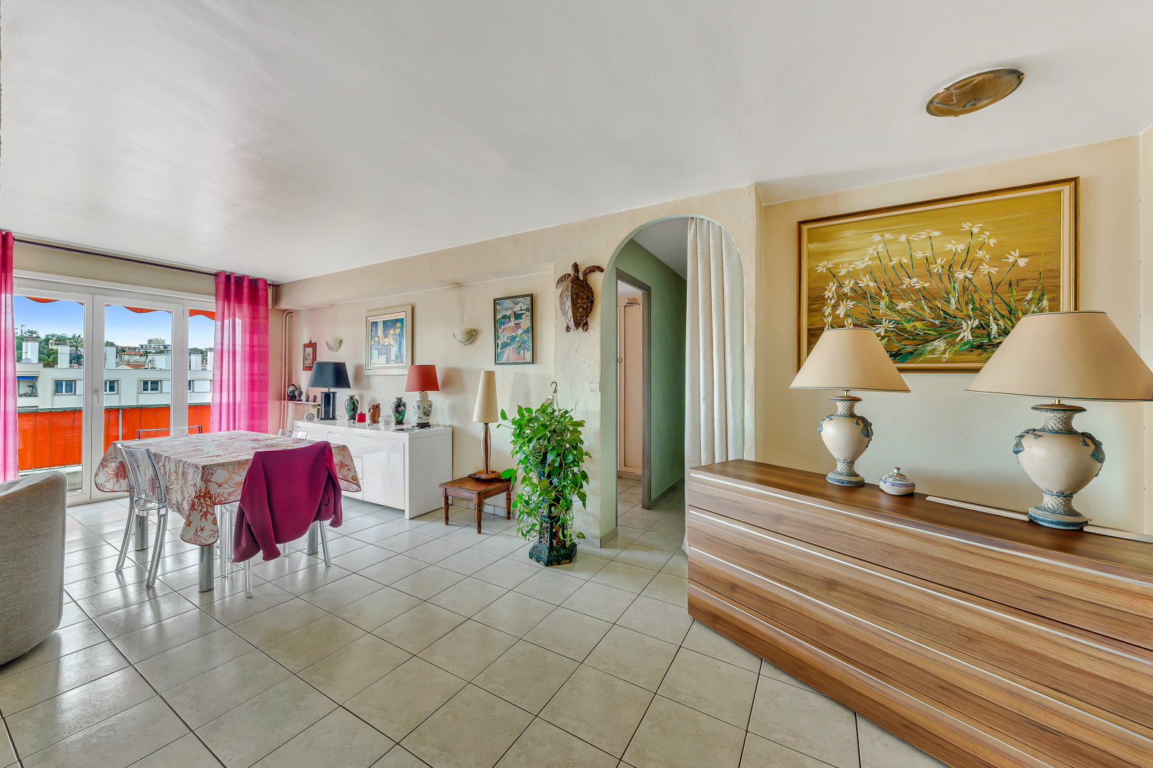 
                                                Vente
                                                 Antibes Centre – 4 pièces traversant avec terrasse et balcon