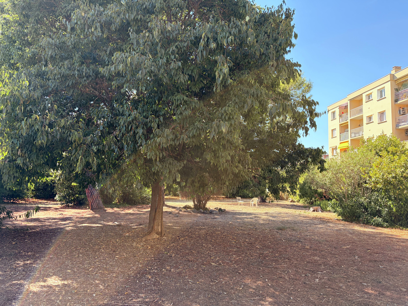 
                                                Location
                                                 Antibes Dernier étage - F2 Meublé à l'année + garage
