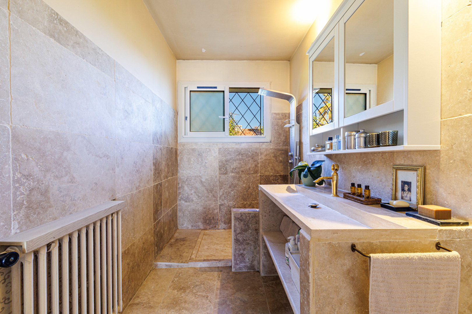 
                                                Vente
                                                 Antibes – La Badine | Belle Maison avec DEUX APPARTEMENTS indépendants