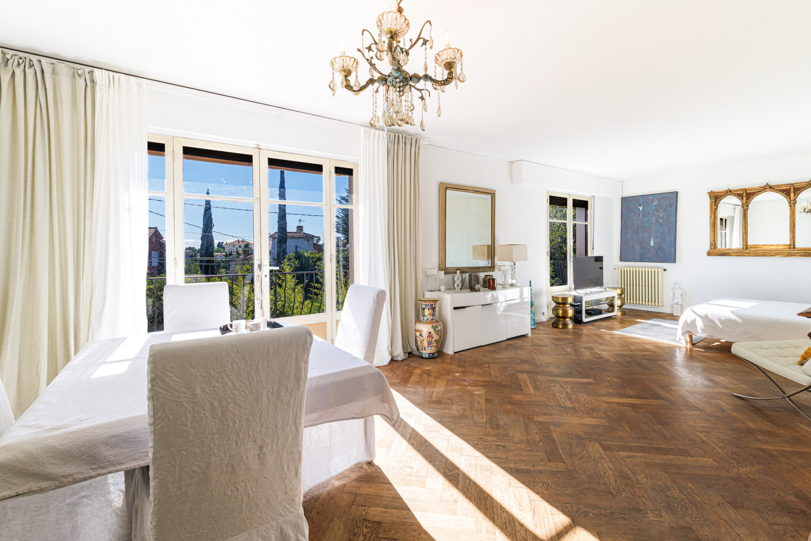 
                                                Vente
                                                 Antibes – La Badine, le charme rare d’une maison entre mer et verdure sans vis-a-vis