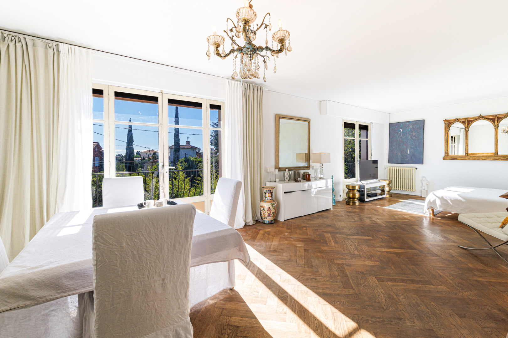 
                                                Vente
                                                 Antibes – La Badine, le charme rare d’une maison