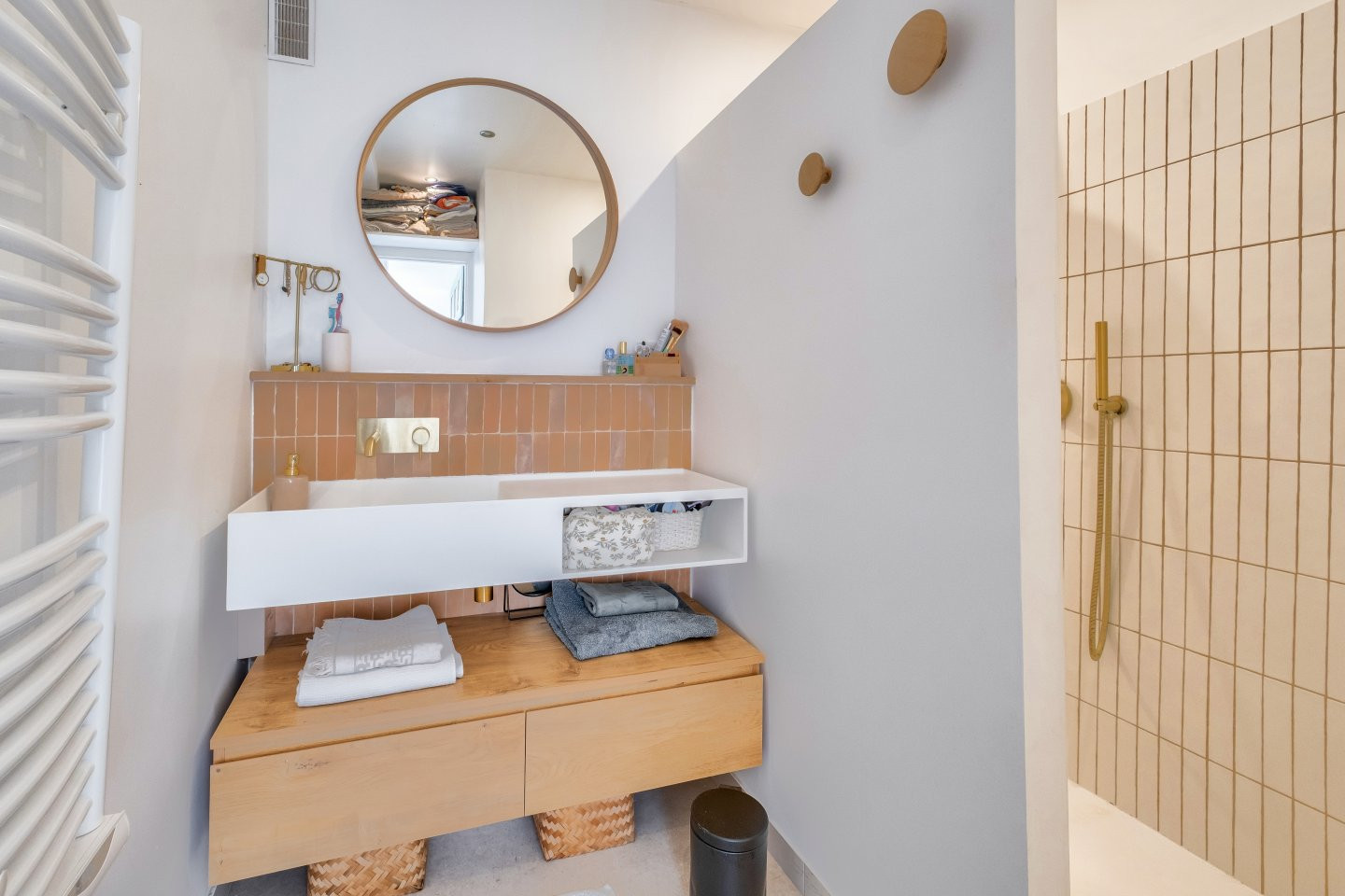 
                                                Vente
                                                 Antibes Peyregoue - Superbe rez de jardin dans une résidence sécurisée avec vue mer