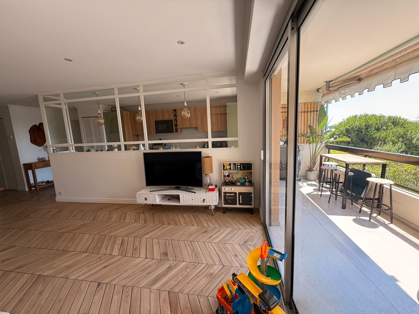 
                                                Vente
                                                 Antibes - Superbe appartement 3 pièce(s) 64m2 env Terrasse Piscine Garage Cave