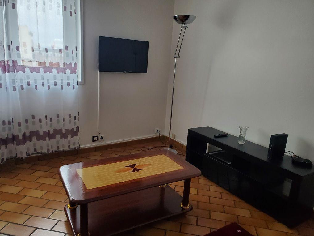 
                                                Location
                                                 App. 3p. 61m². Clichy, entrée de ville