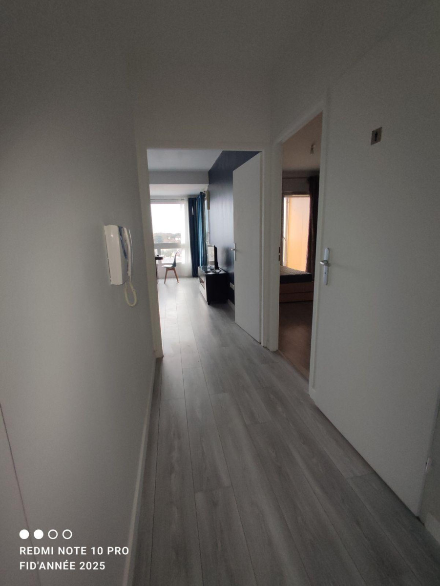 
                                                Location
                                                 Apparemment 2 pièces meublé avec commodités