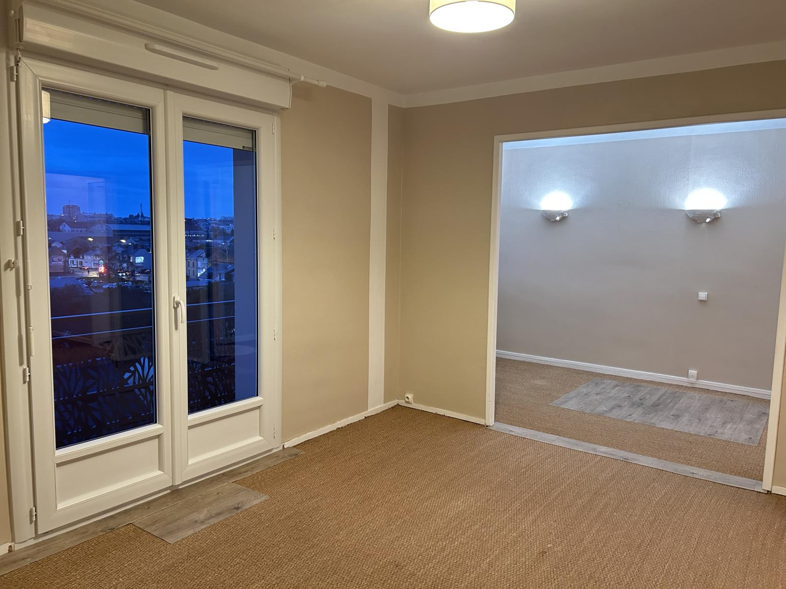 
                                                Location
                                                 Apparemment lumineux vue sur cathédrale